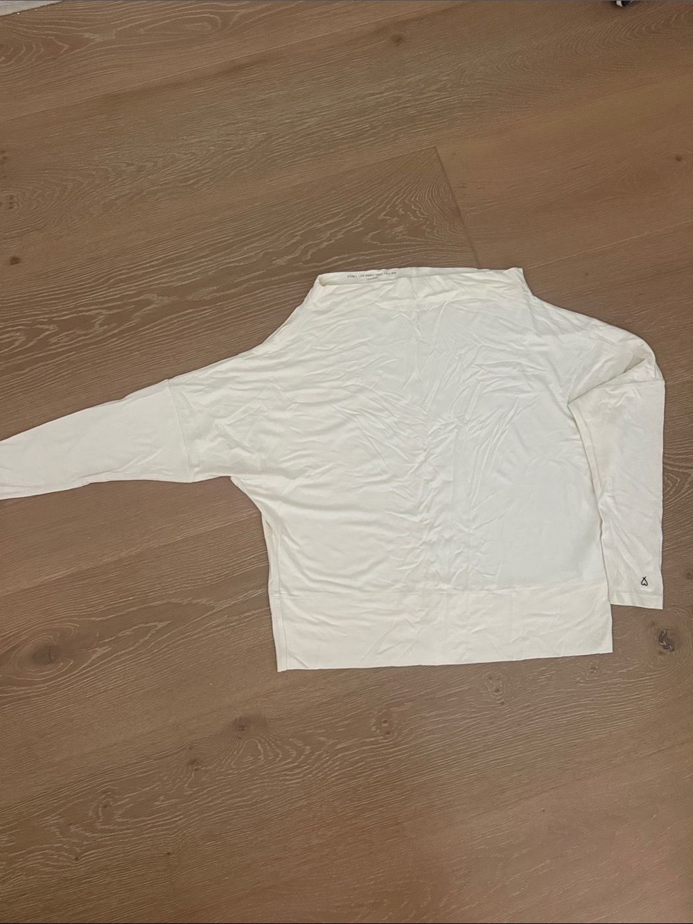 Women’s White Long-Sleeve Tee - Relaxed Minimal Top